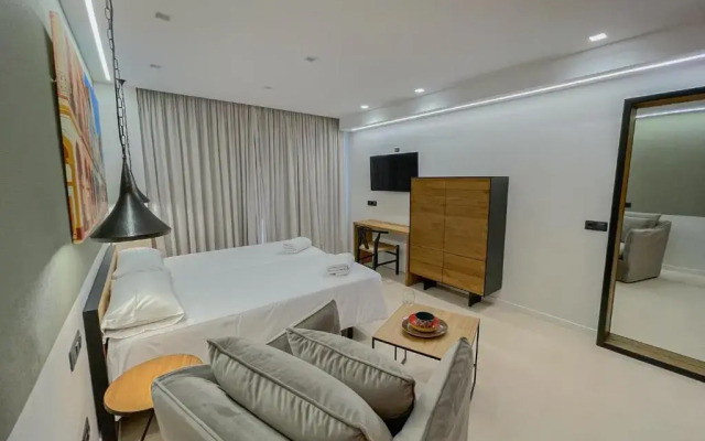 Gran Marina Suites