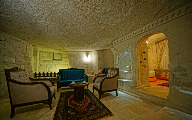 Castle Cave Hotel