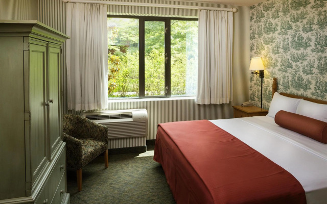 Williamsburg Woodlands Hotel & Suites, an official Colonial Williamsburg Hotel