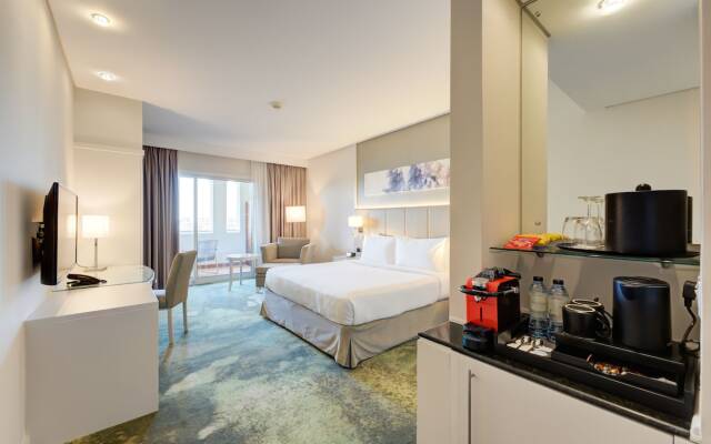 Millennium Lakeview Hotel