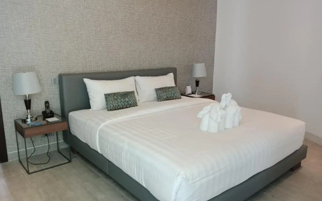 Twin Sands Resort and Spa A204