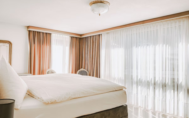Hotel Regina Terme – Guest Rooms – Leukerbad