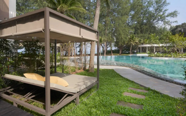 Le Méridien Phuket Mai Khao Beach Resort