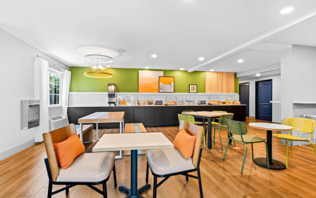 Spark by Hilton Modesto