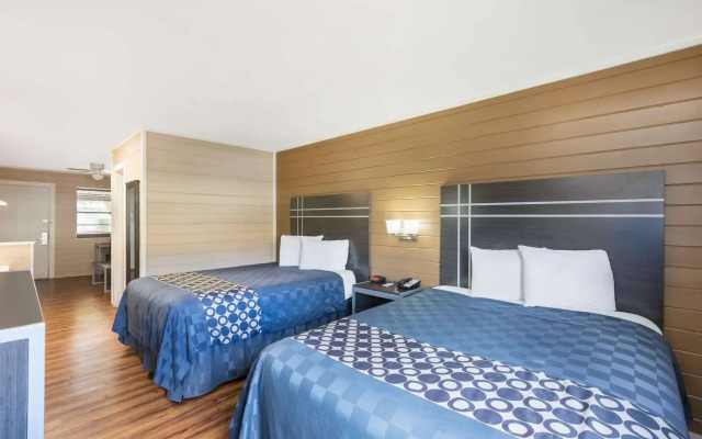 Travelodge Inn & Suites by Wyndham San Antonio Airport