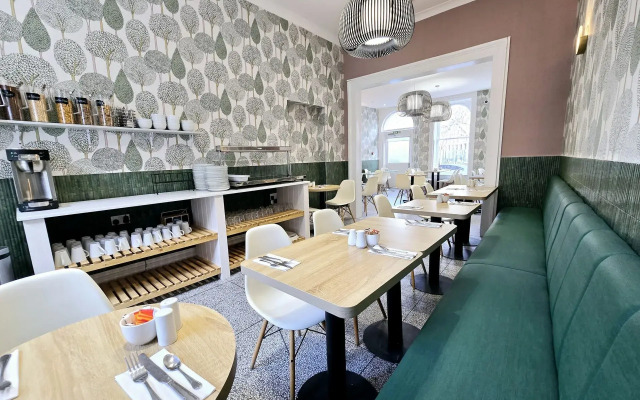 George Hotel