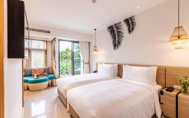 Отель OUTRIGGER Surin Beach Resort