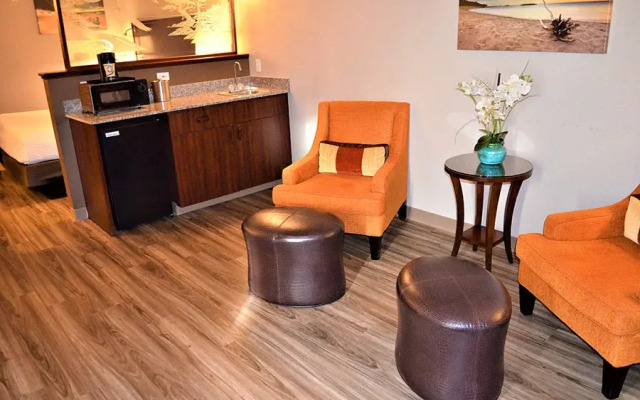 The Ashley Inn & Suites