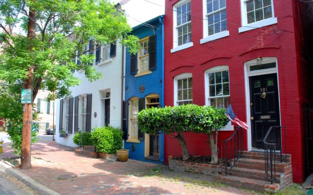The Alexandrian Old Town Alexandria, Autograph Collection