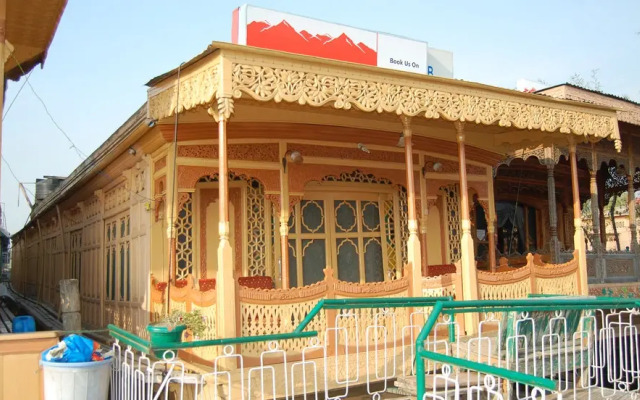 Aristotle Houseboat