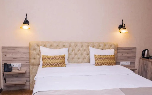 Imperial House Hotel
