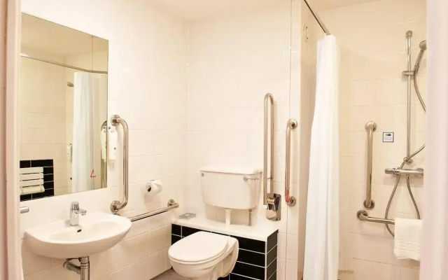 Holiday Inn Express Manchester Airport by IHG