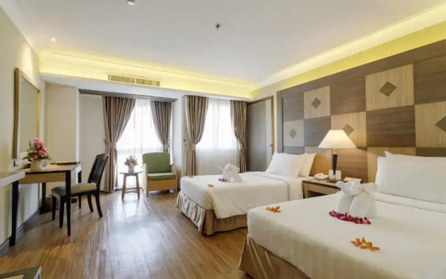 Amora Hotel Tapae Chiang Mai
