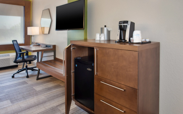 Holiday Inn Express Nashville Airport, an IHG Hotel