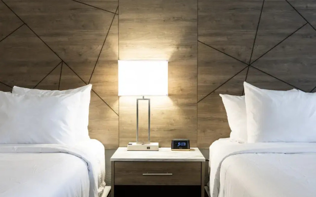 Rodeway Inn & Suites near Outlet Mall - Asheville
