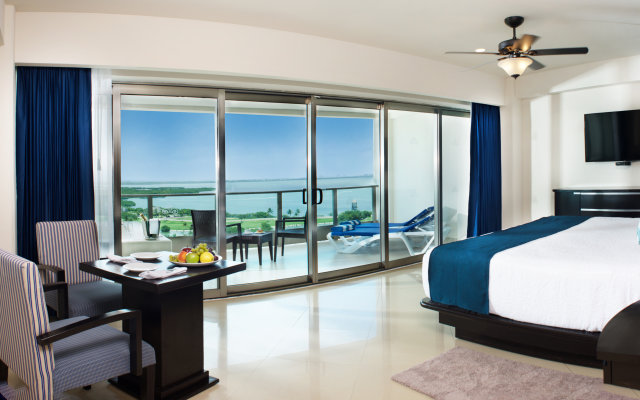 Seadust Cancún All Inclusive Family Resort