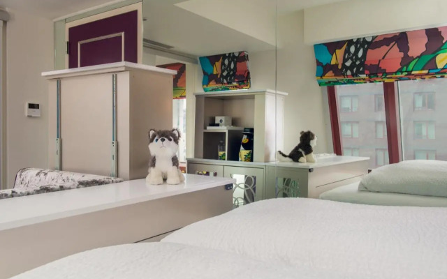Staypineapple, An Artful Hotel, Midtown