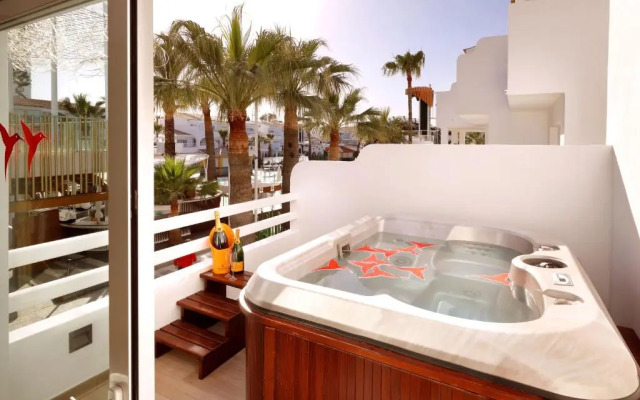 Ushuaïa Ibiza Beach Hotel - Adults Only