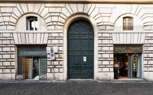 Pantheon Large Terrace Penthouse