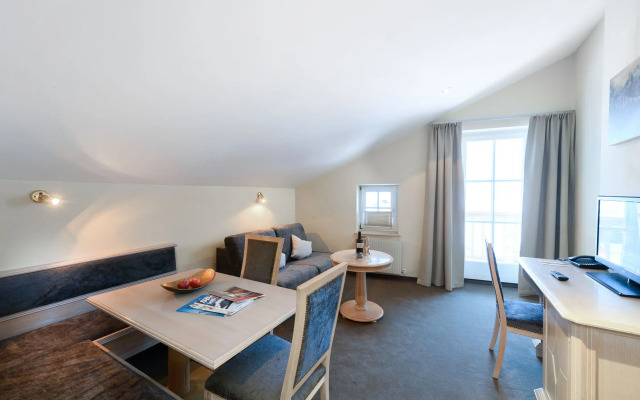Crystls Aparthotel