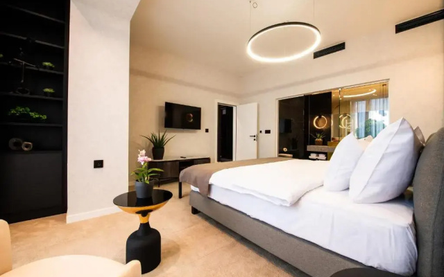 Premium Hotel