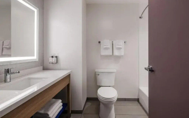 Garner Hotel Phoenix – Surprise by IHG