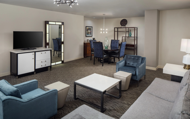 DoubleTree Suites by Hilton Hotel Detroit Downtown - Fort Shelby