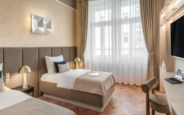 Hotel Maestro by Adrez