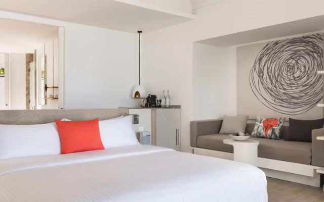 Lux South Ari Atoll Resort