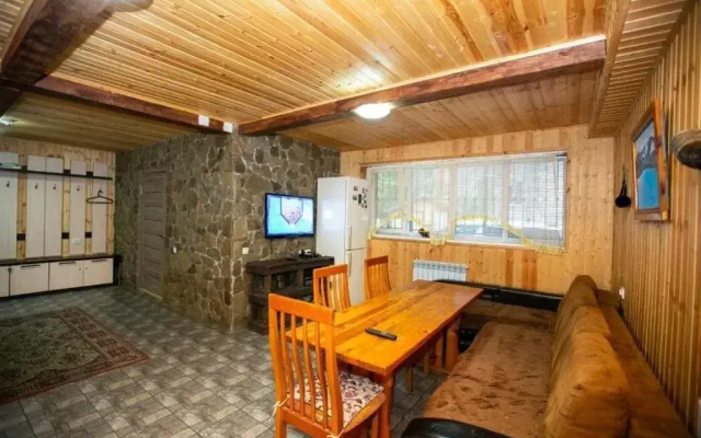 Guest House in Dombay Gostevoj dom v Dombae