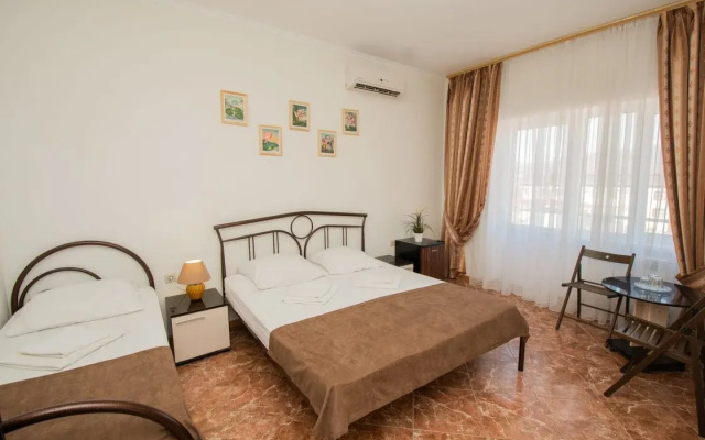 Ladya Guest House