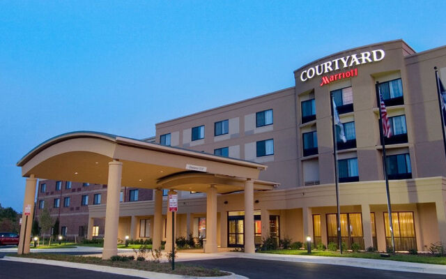 Courtyard by Marriott Richmond Airport