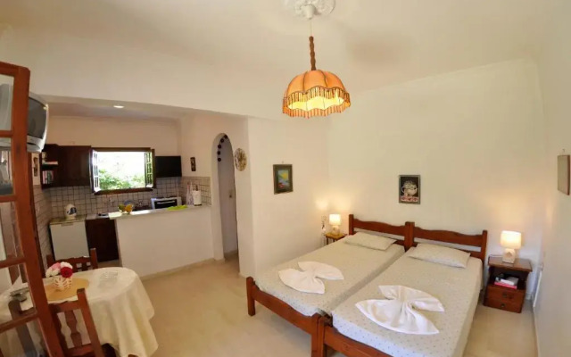Alexandros Studios And Apartments