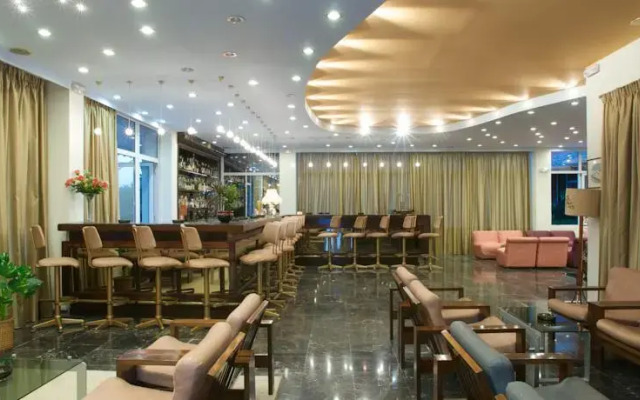 Alexandros Hotel