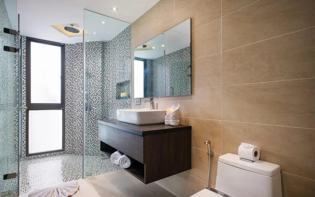 Twin Sands Resort and Spa A204