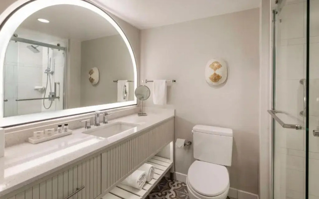 The Singer Oceanfront Resort, Curio Collection by Hilton