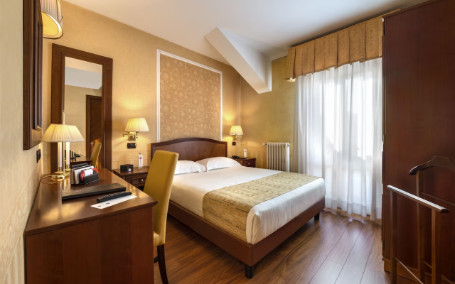 Lancaster Hotel