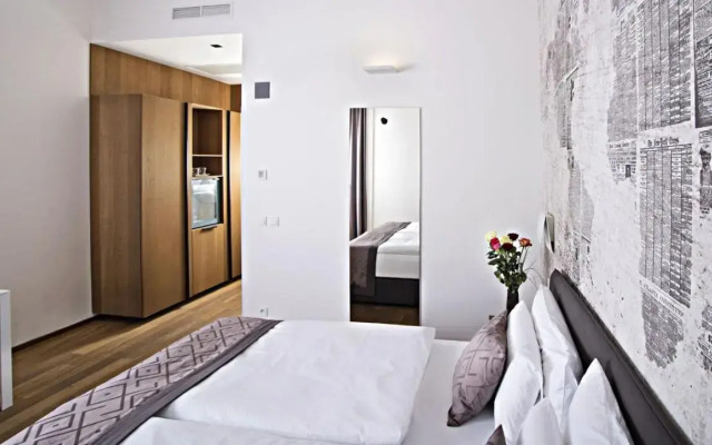 Golden Crown Hotel