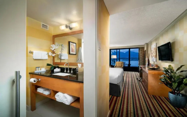 Pinnacle Hotel Harbourfront