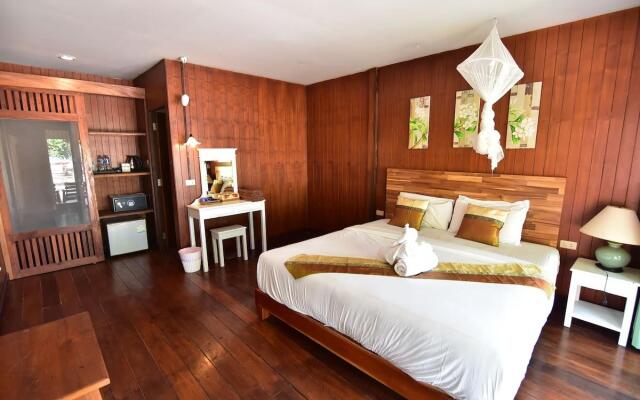 Koh Ngai Thanya Beach Resort Hotel