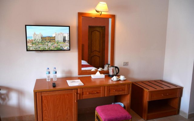 Hawaii Riviera Club Aqua Park - Families and Couples Only