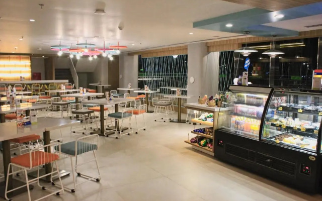 POP! Hotel Solo