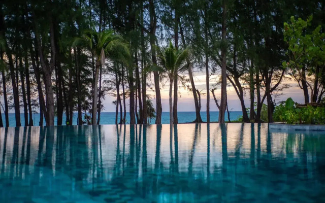 Le Méridien Phuket Mai Khao Beach Resort