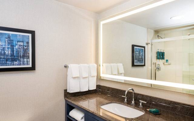 DoubleTree by Hilton Hotel Newark Airport