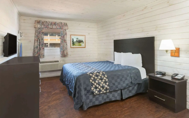 Travelodge Inn & Suites by Wyndham San Antonio Airport