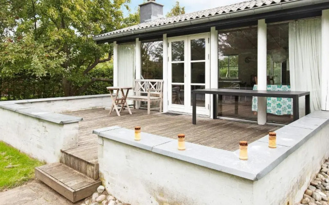 6 Person Holiday Home in Dronningmolle-by Traum