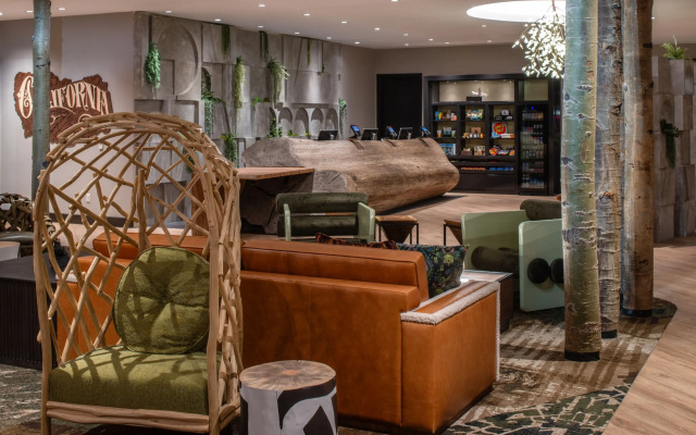 Hotel Paradox, Autograph Collection