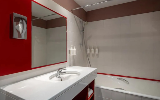 Spark by Hilton Lyon Ouest Hotel