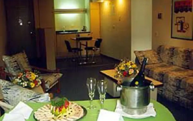 Lincoln  Suites