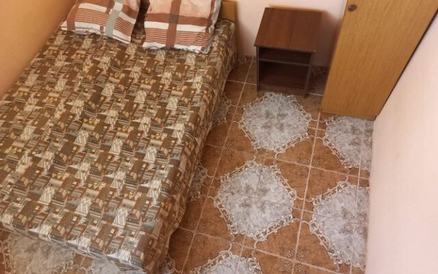 Inn on Chernomorskaya 100